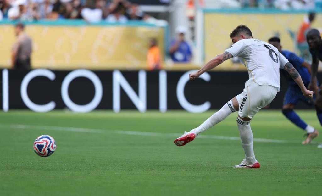 《球球大作战》元宵盛会已开启，元宵千机伞孢子、吞噬特效免费领